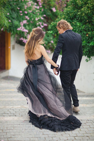 Спорно и красиво: 50 черных свадебных платьев 