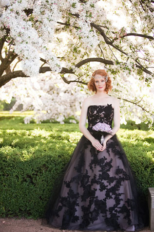 Спорно и красиво: 50 черных свадебных платьев 