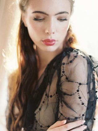 Спорно и красиво: 50 черных свадебных платьев 