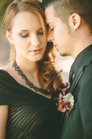 Спорно и красиво: 50 черных свадебных платьев 