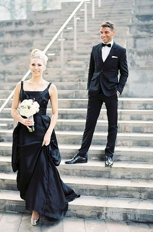 Спорно и красиво: 50 черных свадебных платьев 