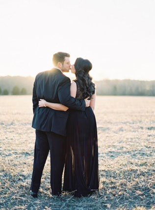 Спорно и красиво: 50 черных свадебных платьев 