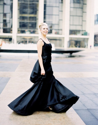 Спорно и красиво: 50 черных свадебных платьев 