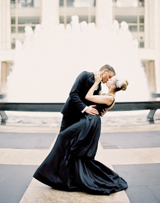 Спорно и красиво: 50 черных свадебных платьев 