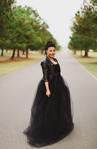 Спорно и красиво: 50 черных свадебных платьев 