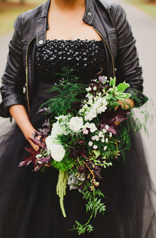 Спорно и красиво: 50 черных свадебных платьев 