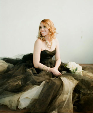 Спорно и красиво: 50 черных свадебных платьев 