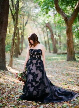 Спорно и красиво: 50 черных свадебных платьев 