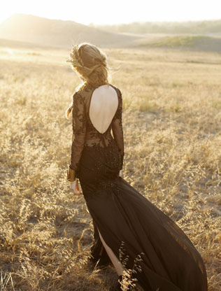 Спорно и красиво: 50 черных свадебных платьев 