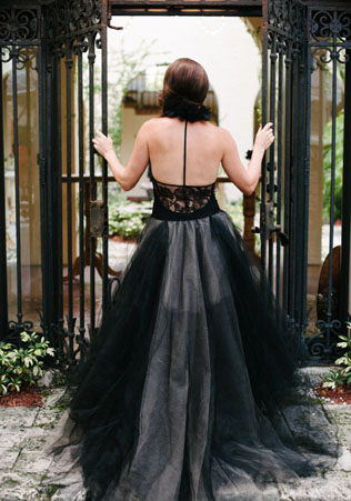 Спорно и красиво: 50 черных свадебных платьев 