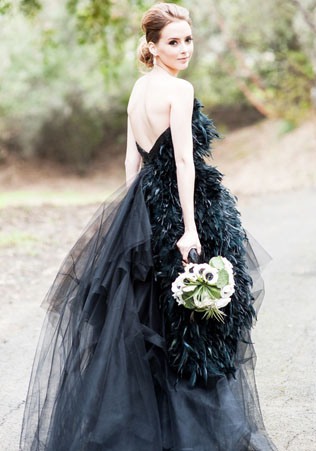 Спорно и красиво: 50 черных свадебных платьев 