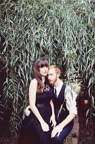 Спорно и красиво: 50 черных свадебных платьев 