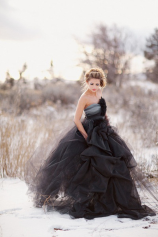 Спорно и красиво: 50 черных свадебных платьев 