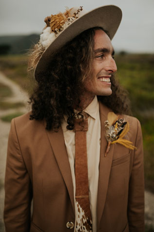 стильный образ жениха 2021 