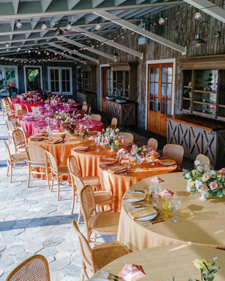 Декор свадебного стола: 51 идея для центральных украшений, 