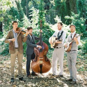 Топ-20 песен для приветственного свадебного коктейля