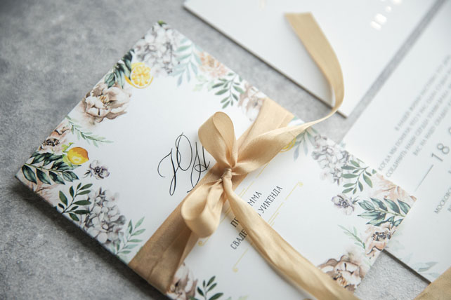 Текст приглашения: «В нашей жизни наступил тот день, когда мы поняли, что у нас одна судьба на двоих и мы хотим соединить наши сердца узами брака. Мы счастливы пригласить вас на нашу свадьбу, которая состоится 18.08.2018» Студия полиграфии Nastya Linok 