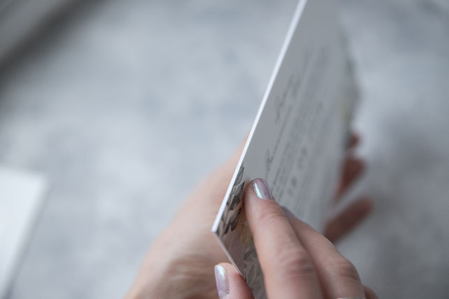 Текст приглашения: «В нашей жизни наступил тот день, когда мы поняли, что у нас одна судьба на двоих и мы хотим соединить наши сердца узами брака. Мы счастливы пригласить вас на нашу свадьбу, которая состоится 18.08.2018» Студия полиграфии Nastya Linok 