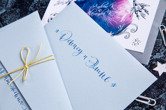 Текст приглашения: «Мы рады пригласить вас на нашу свадьбу, которая состоится 25 июня 2016 года по адресу… Начало церемонии в 16:00» Студия полиграфии Nastya Linok