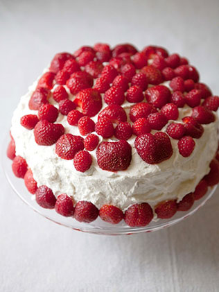 свадебный торт с клубникой