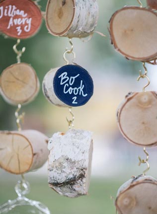 60 оригинальных идей для дизайна рассадочных карточек, спилы деревьев