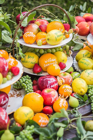 60 оригинальных идей для дизайна рассадочных карточек, фрукты