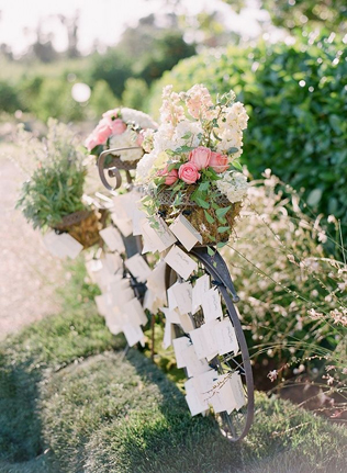 60 оригинальных идей для дизайна рассадочных карточек, карточки на велосипеде