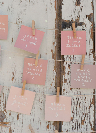 60 оригинальных идей для дизайна рассадочных карточек, карточки в розовых тонах