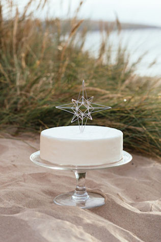 60 необычных топперов для вашего свадебного торта 