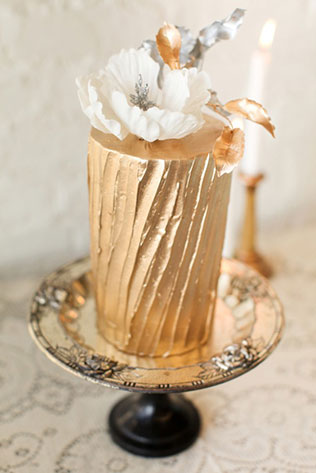 золотой свадебный торт