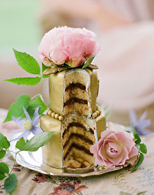 золотой свадебный торт