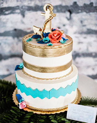 золотой свадебный торт