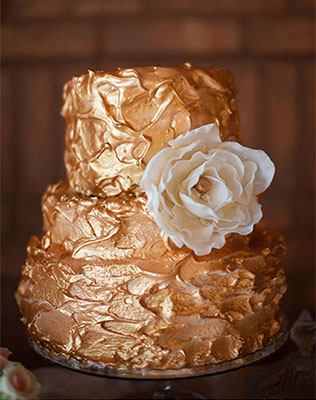 золотой свадебный торт