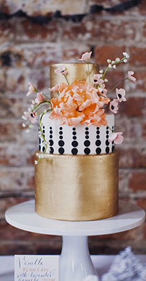 золотой свадебный торт