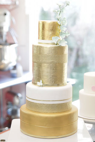 золотой свадебный торт