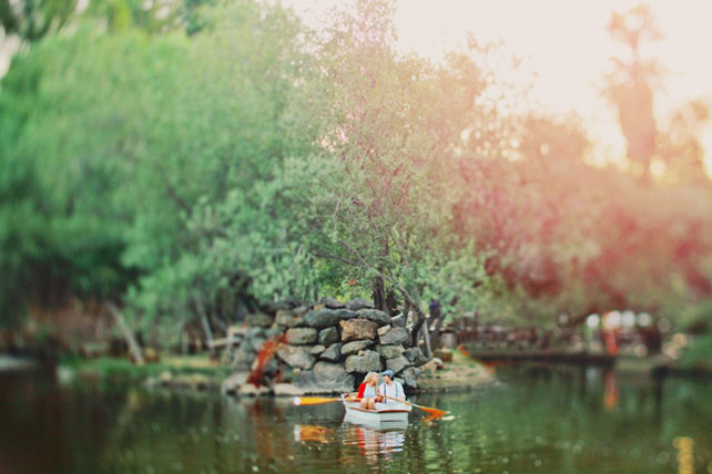 предложение руки на лодке