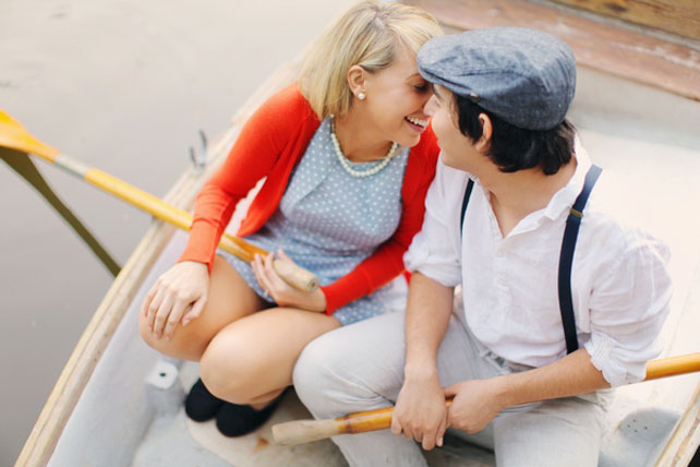 предложение руки на лодке