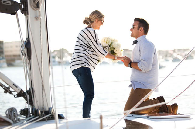 предложение руки на лодке