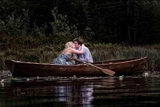 предложение руки на лодке