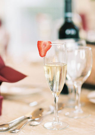 Bubbly bar: 7 свадебных идей для подачи шампанского, Фирменные коктейли