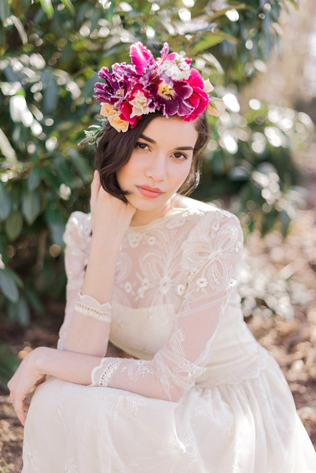 прическа невесты 2019, свадебная прическа с цветами 