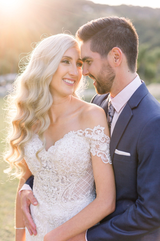 прическа невесты 2019, свадебная прическа с локонами