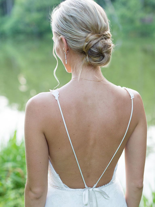 прическа невесты 2019, пучок невесты