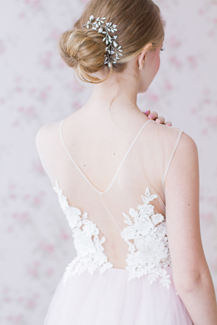 прическа невесты 2019, пучок невесты