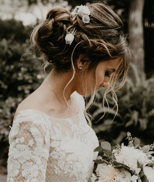 прическа невесты 2019, свадебная прическа с плетением, свадебная прическа с косами 