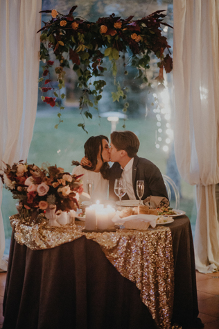 Выбор The-wedding.ru: 7 самых красивых свадеб в цвете марсала 