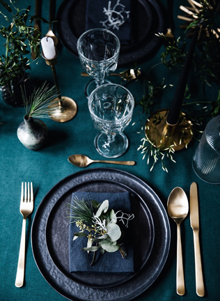 тренды свадебного декора 2019, глубокая и насыщенная цветовая палитра 