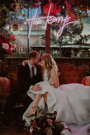 тренды свадебного декора 2019, неон 