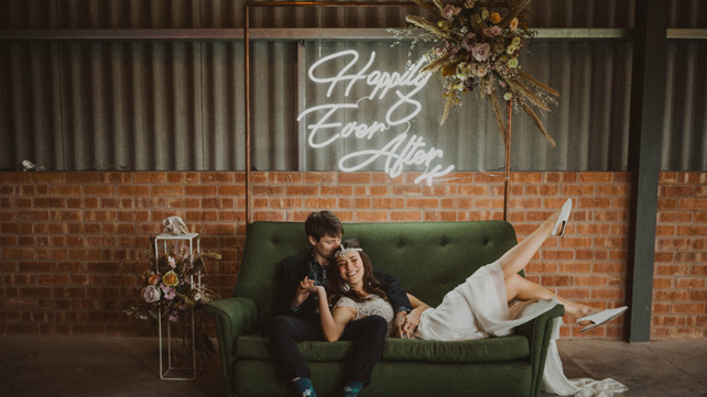 тренды свадебного декора 2019, неон 