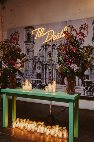 тренды свадебного декора 2019, неон 